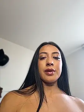 keilelewis online show from June 12, 5:21 pm