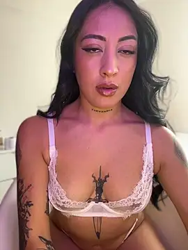 keilelewis online show from June 15, 4:51 pm