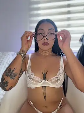 keilelewis online show from May 27, 6:27 pm