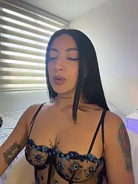 keilelewis online show from July 16, 5:39 pm