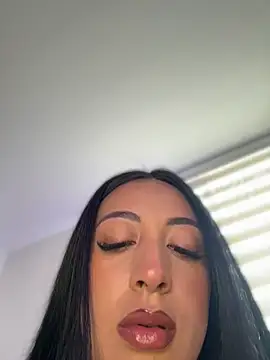 keilelewis online show from May 25, 5:12 pm