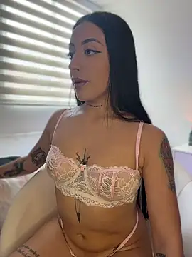 keilelewis online show from July 21, 5:46 pm
