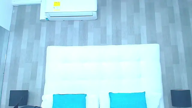 LeahMillerr online show from October 14, 12:30 pm