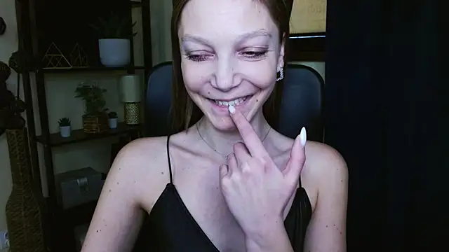 EmillyPlay online show from February 21, 1:23 pm