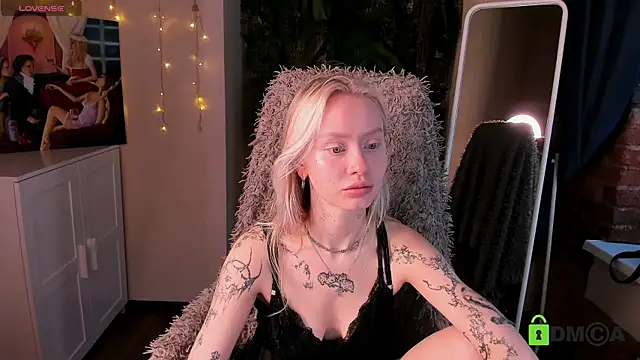 MalenaErnman online show from November 14, 10:26 am