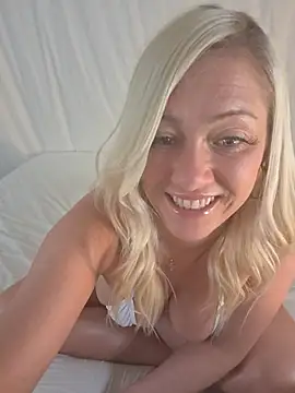 SallyCumLaude online show from May 6, 6:06 am