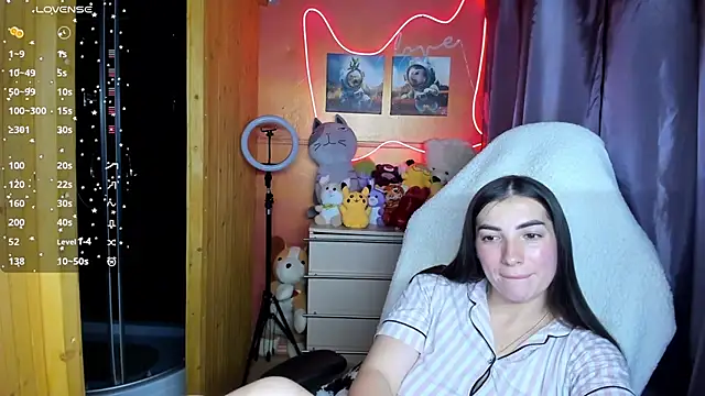 Fiery Brunette  online show from September 23, 4:49 pm