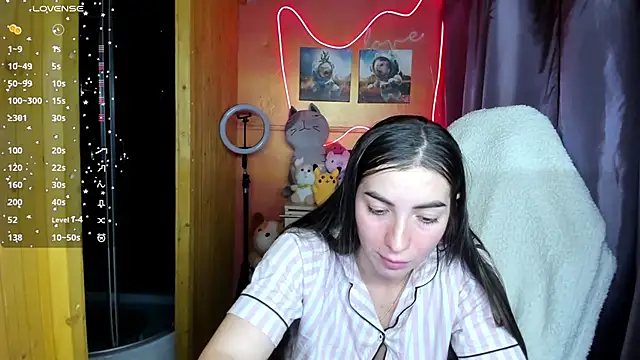 Fiery Brunette  online show from October 6, 12:11 pm