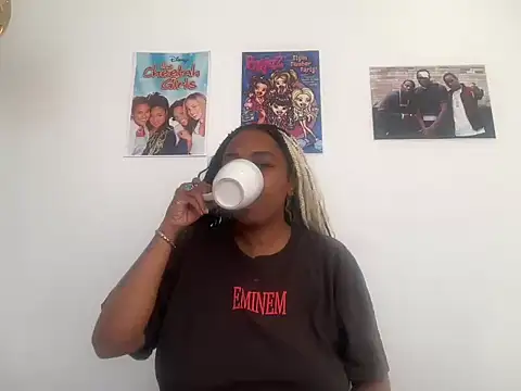 ChocolateCakeQueen online show from July 28, 1:54 pm