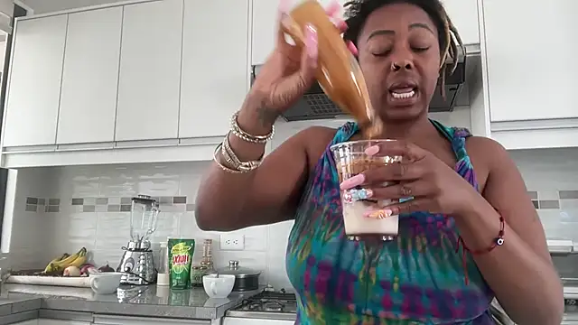 ChocolateCakeQueen online show from September 15, 7:10 pm