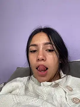 hannahb-e online show from June 26, 5:36 pm