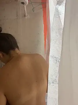 hannahb-e online show from December 17, 2:10 pm