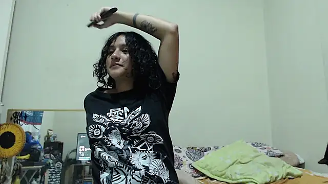 AlinaWoolf  online show from July 30, 3:51 am
