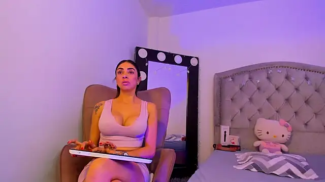 AnaRuiz online show from March 11, 3:47 pm