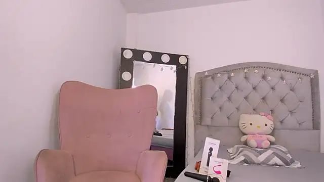 AnaRuiz online show from March 9, 3:37 pm