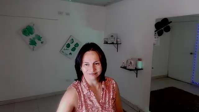 Latin Lola online show from November 17, 8:53 pm