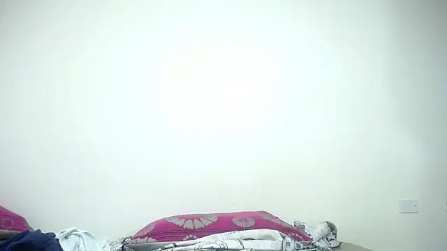 CrushOnMe  online show from June 28, 9:16 am