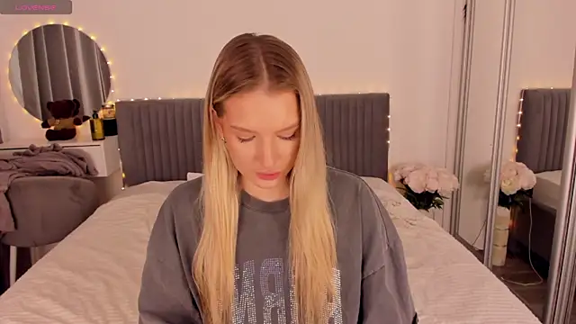 CassieRayss online show from June 18, 11:04 am