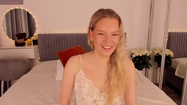CassieRayss online show from June 21, 9:35 am