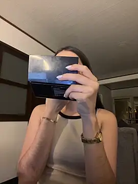 Coralinee 01 online show from May 14, 12:27 am