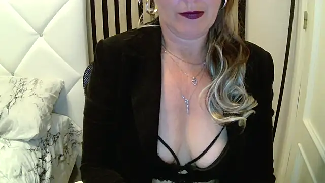 xxNoeliaxx online show from February 9, 7:54 am