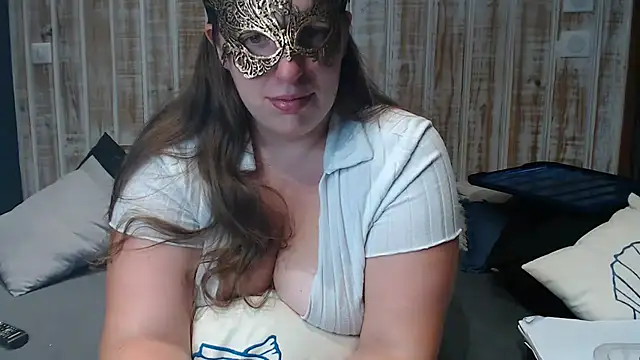 FrancaiseLynne online show from July 21, 6:30 pm