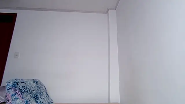 caarlywhitee online show from July 1, 1:27 am