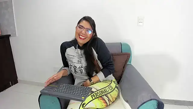 Luna Dumont online show from July 18, 11:35 am