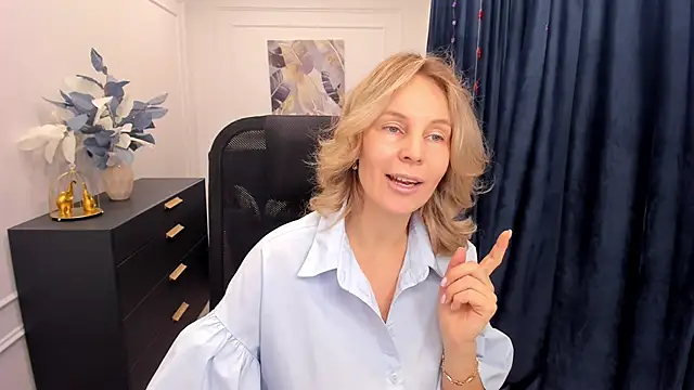 Sinty Devis online show from November 14, 4:23 am