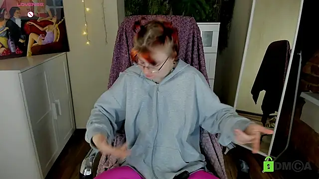 Melissa Wells online show from November 14, 3:45 pm