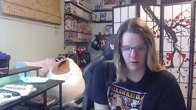 Sarahtineke online show from March 2, 2:24 pm