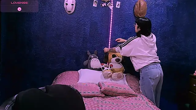 NinaYellow online show from January 8, 3:38 pm