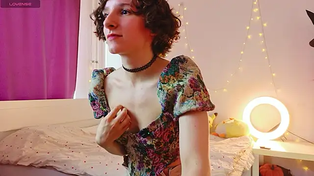 Violet Veliya online show from May 2, 3:26 pm