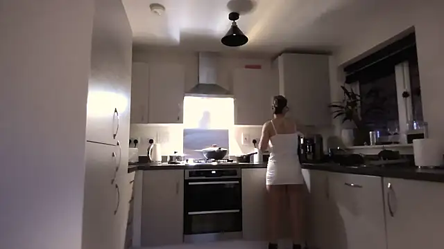 SweetMonicaUK online show from January 15, 8:42 am