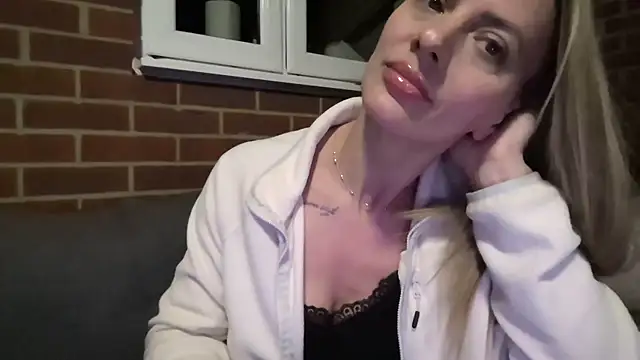 SweetMonicaUK online show from July 22, 9:16 pm