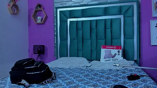 LORENSCOLLINS online show from March 6, 12:44 pm