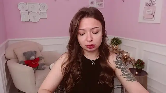 LucySkilar online show from June 29, 4:19 am
