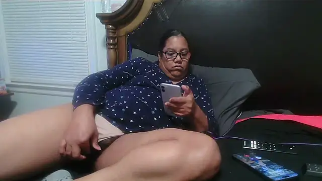 ebonyred online show from December 2, 1:29 am