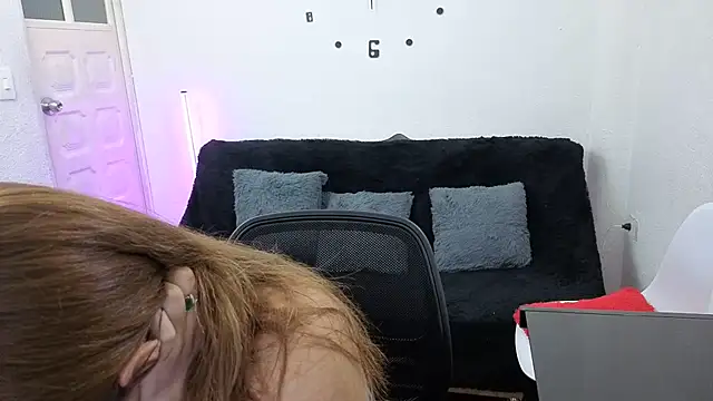  sweetcarla online show from June 27, 4:02 am