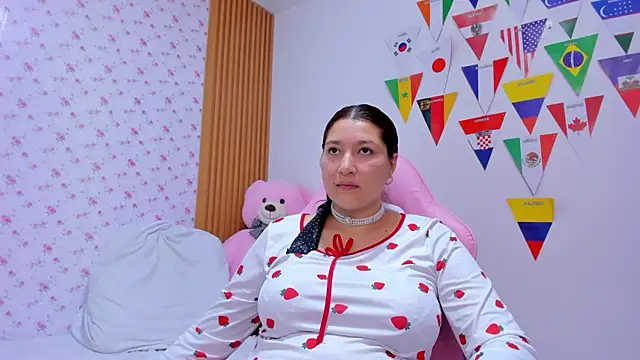 Soyqueen online show from August 3, 12:33 pm