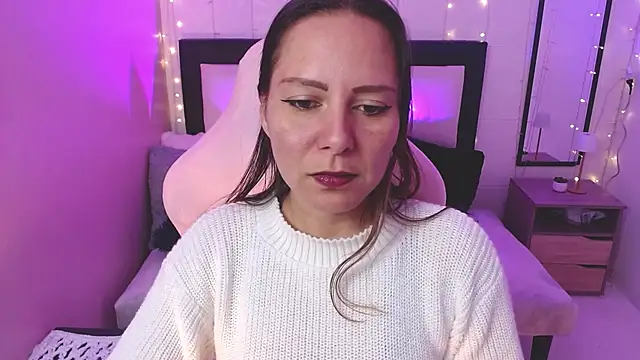 camila delarosa online show from August 3, 8:25 pm