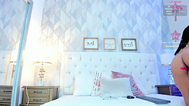 Valerith Vega  online show from September 25, 12:15 pm