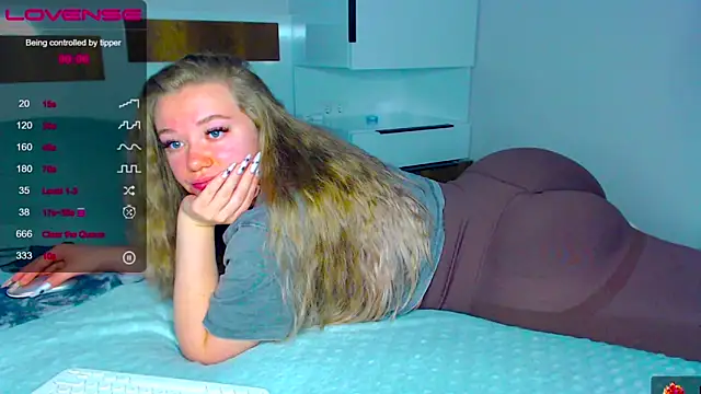 Snapshot of kitti_kaattt chatting on September 20, 5:06 am kitti kaattt online show from September 20, 5:06 am