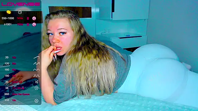 Snapshot of kitti_kaattt chatting on September 28, 4:19 am kitti kaattt online show from September 28, 4:19 am