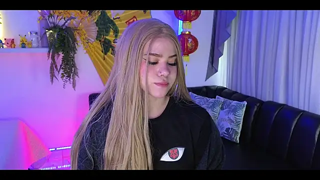 albaismynameX online show from November 18, 12:28 pm