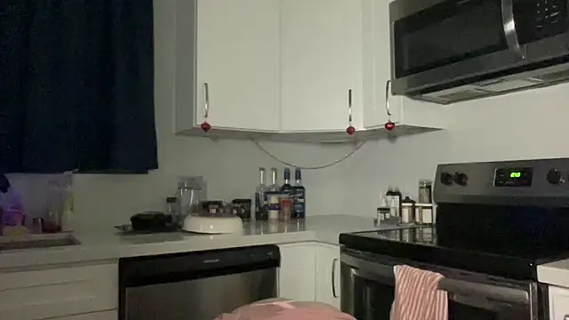 NatalieKneals online show from February 15, 4:48 am