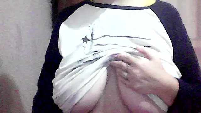 Snapshot of AnaXBerry chatting on October 13, 6:32 pm AnaXBerry online show from October 13, 6:32 pm