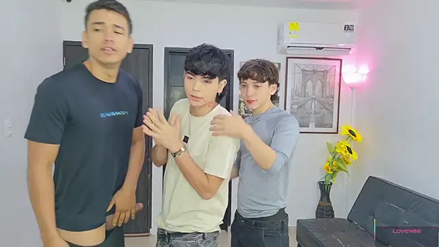 badguyss bisex online show from June 15, 11:21 am