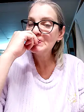 irinamaux online show from October 27, 4:46 pm