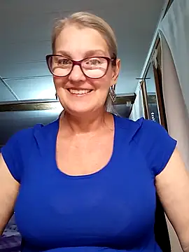 Snapshot of irinamaux chatting on October 9, 12:20 pm irinamaux online show from October 9, 12:20 pm